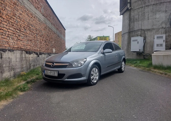 Opel Astra cena 11600 przebieg: 231000, rok produkcji 2006 z Wałbrzych małe 211